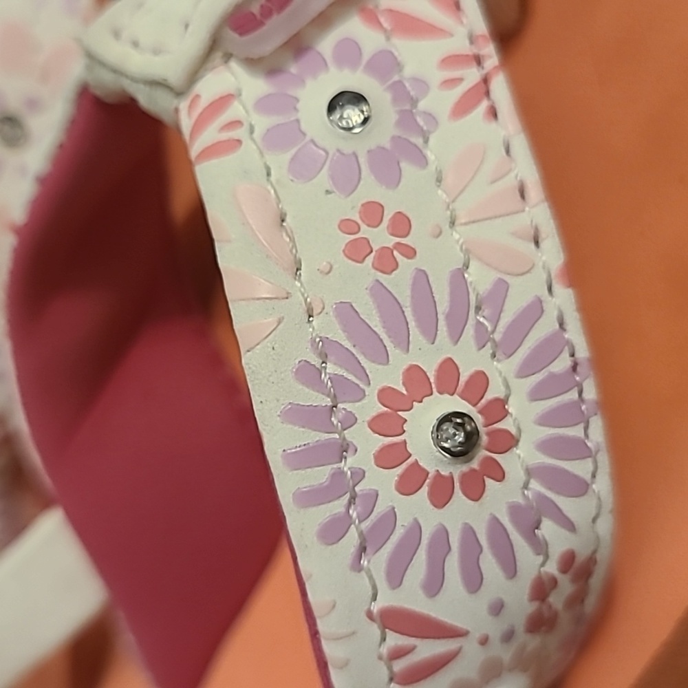 Light-Up Sandals - Picture 7 of 8